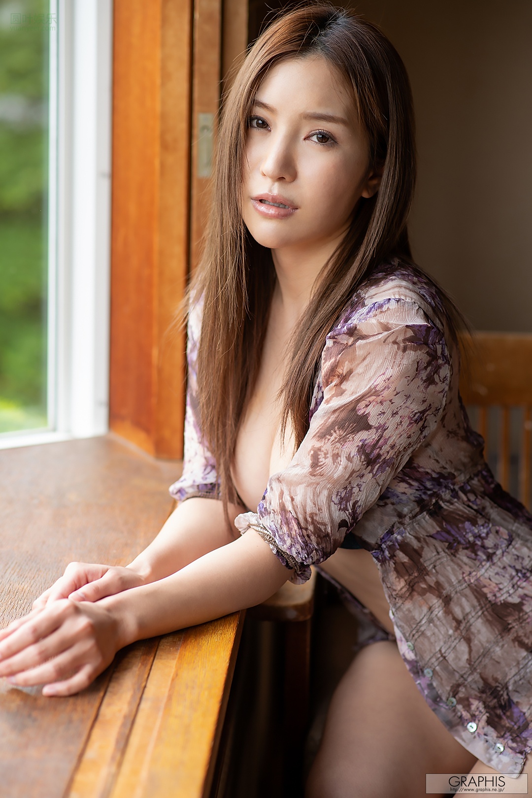 (2018 - 06 - 15) Aoi (葵) - Allure