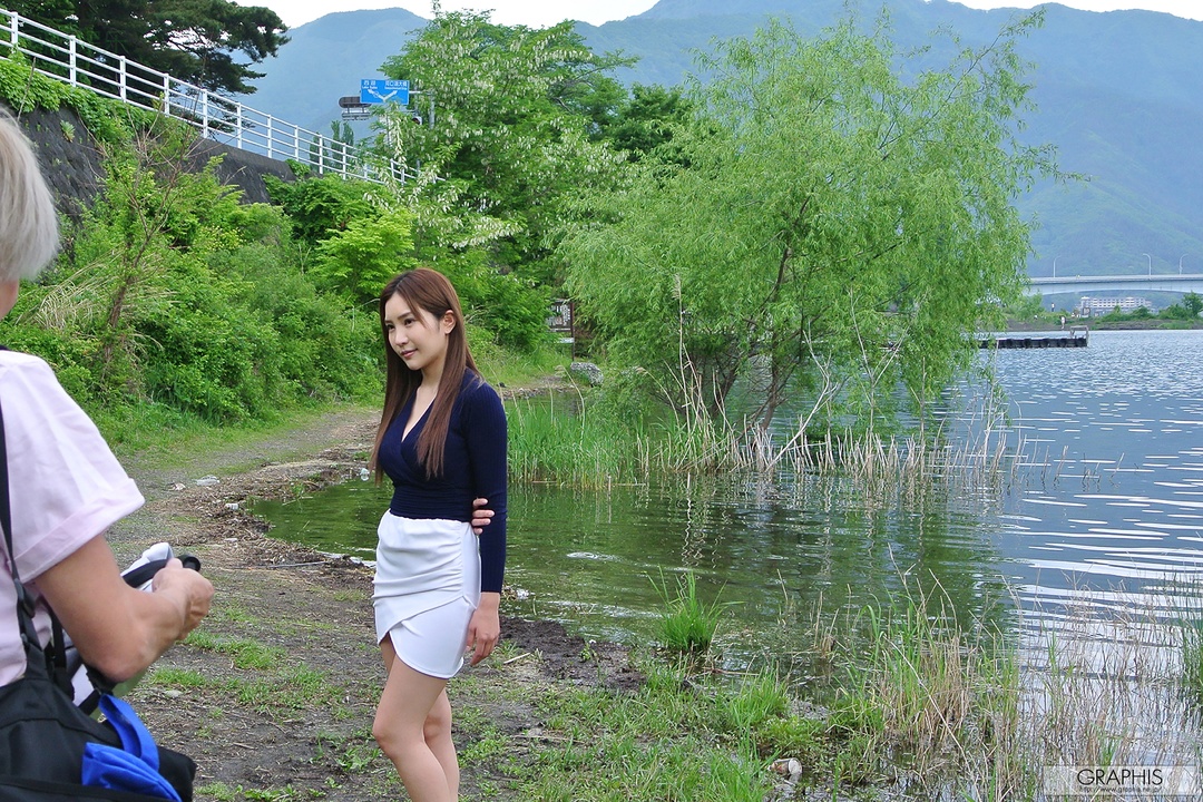 (2018 - 06 - 15) Aoi (葵) - Allure