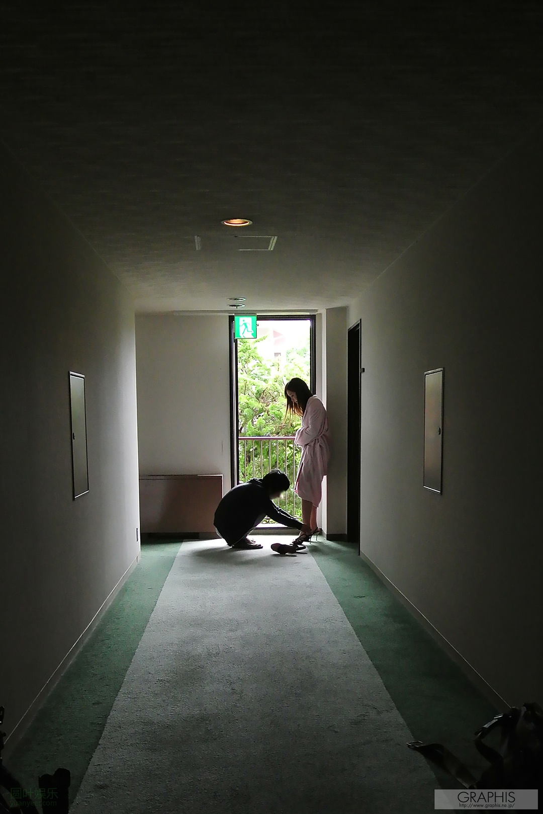 (2018 - 06 - 15) Aoi (葵) - Allure