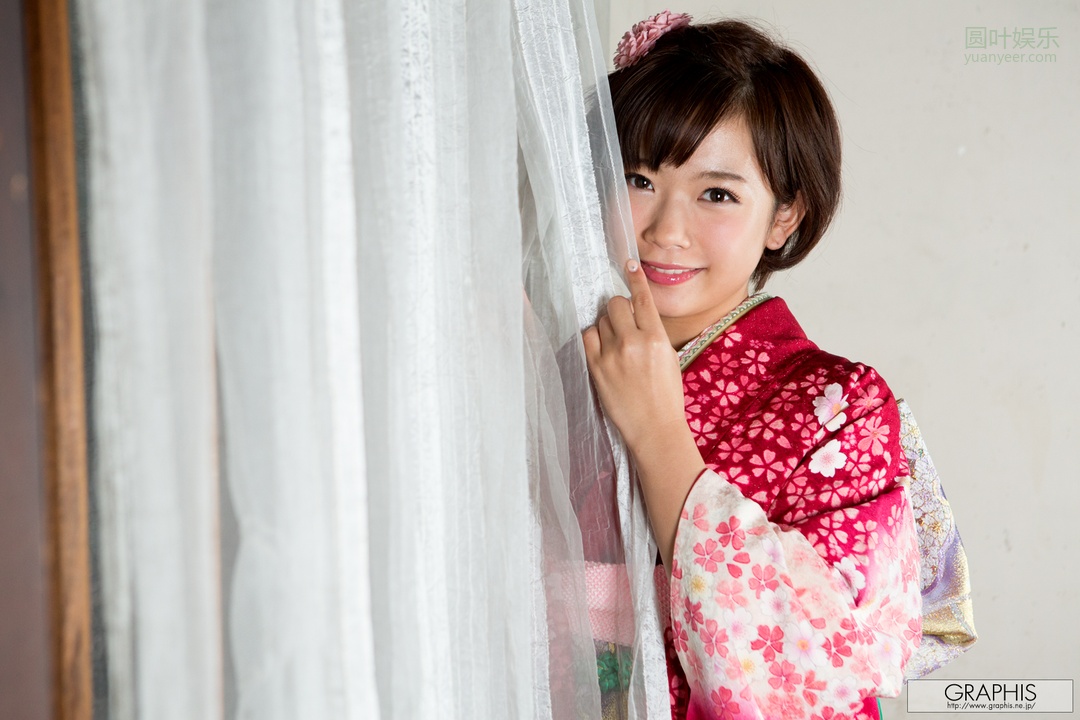 (2012 - 12 - 26) KOJIMA Minami (小岛みなみ), SAKURA Mana (纱仓まな) - New Year's Holiday Special 2012 - 2013封面图片