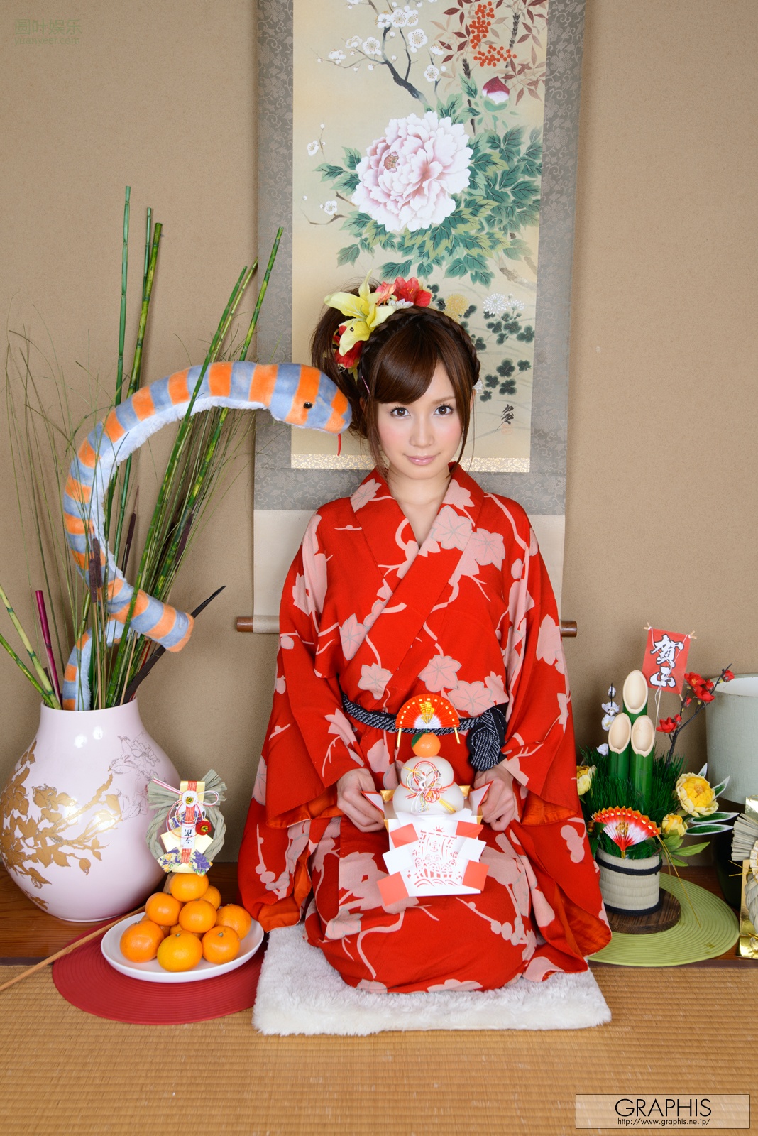 (2012 - 12 - 26) KOJIMA Minami (小岛みなみ), SAKURA Mana (纱仓まな) - New Year's Holiday Special 2012 - 2013