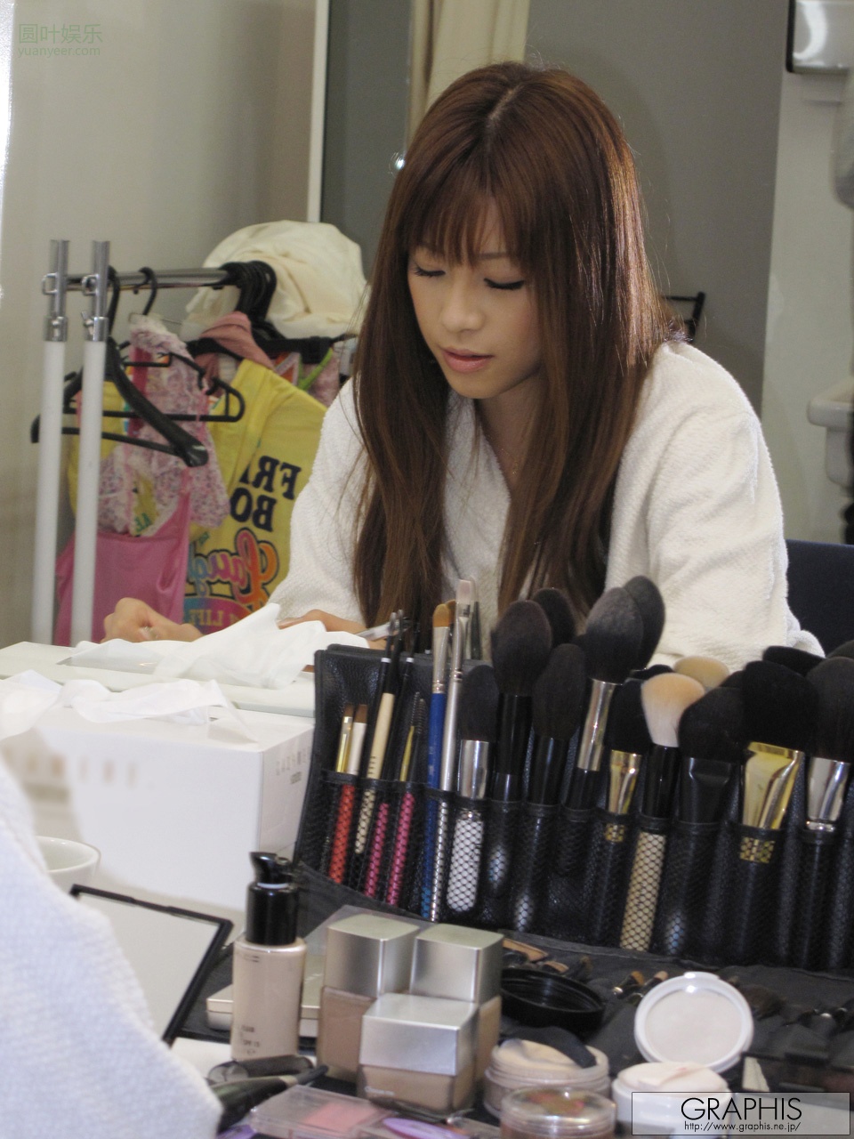 (2010 - 11 - 26) MAKI Azusa (真木あずさ)