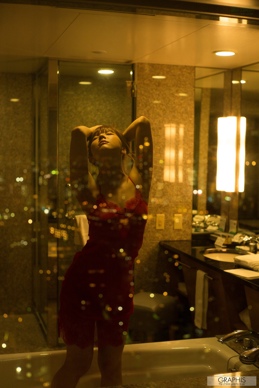 (2016 - 12 - 02) MIKAMI Yua (三上悠亜) - Divine Sprout封面图片