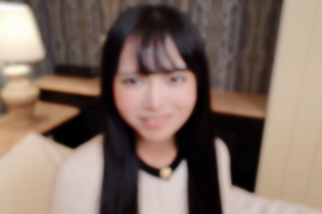 FC2-PPV 【半外半中】可爱さと色気の最高峰。