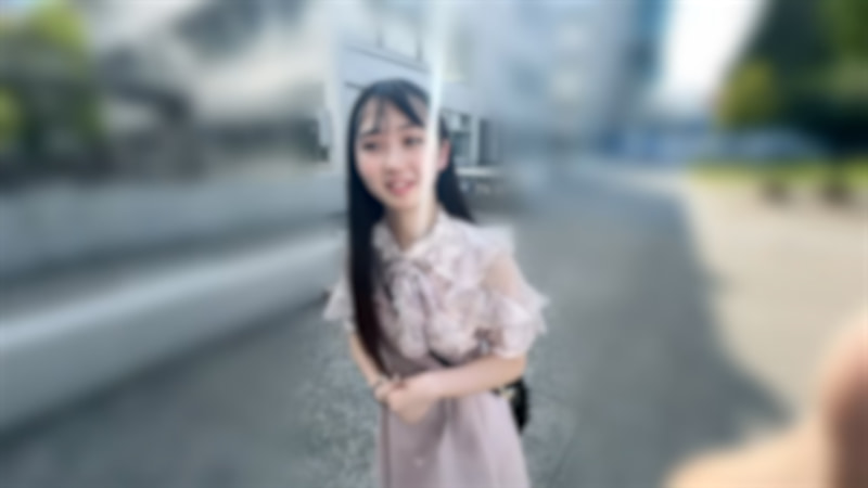 FC2-PPV 为了凑齐住院费而下定决心的 18 岁少女。