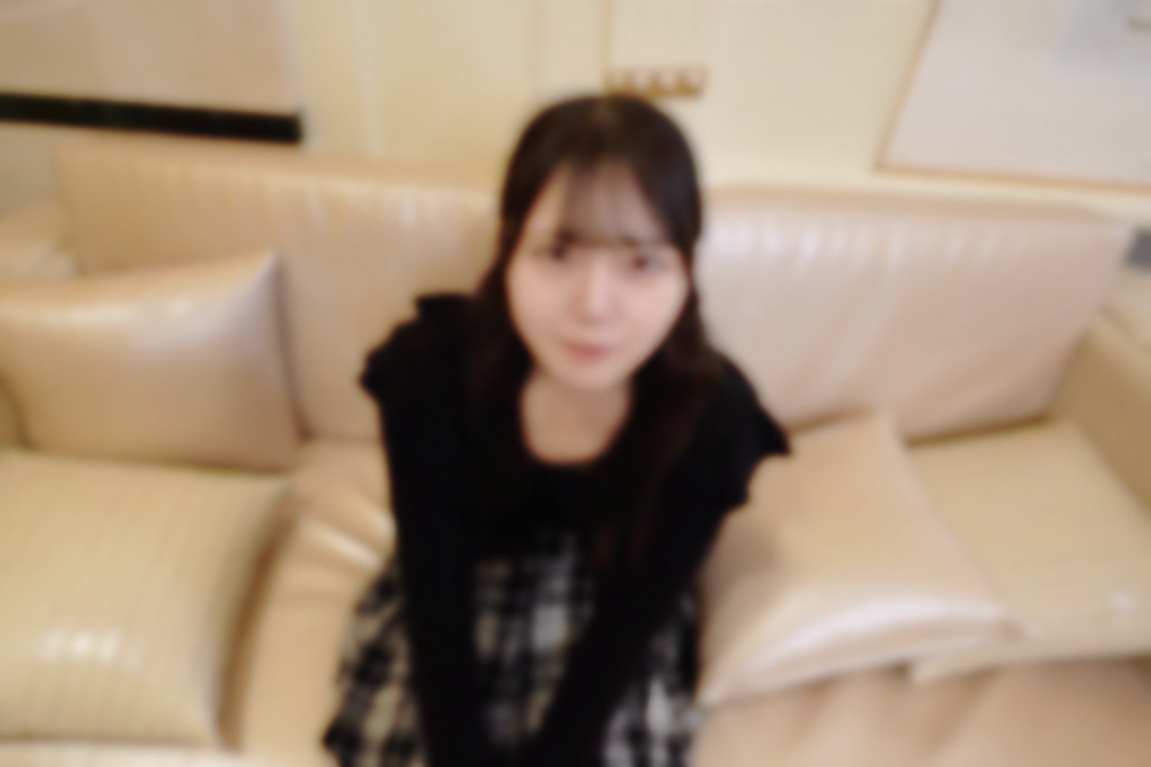 FC2-PPV 【初撮り】【18岁】本物ウブ。世间を知らない18岁を激出し。