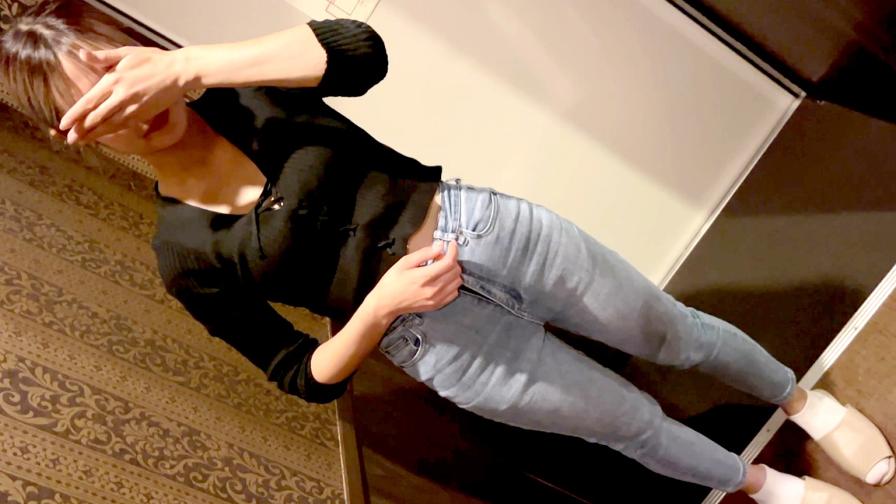 FC2-PPV 【雰囲気大事にそのまま生成功】应用程序でマッチした美人