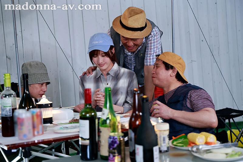 藤森里穂(藤森里穗)作品JUR-010发布！G乳人妻参加社区露营到场才发现只有自己是女生，惨遭灌醉多P轮上-图片3