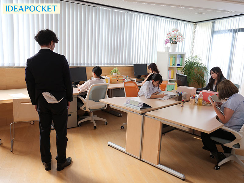 夕雛エミリ(夕雏惠美里)作品IPZZ-483发布!半年不见却太78!把属下当空气的她被……教训了!