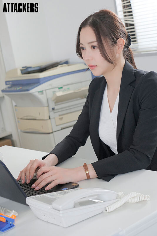 白峰ミウ(白峰美羽)作品ATID-637发布！高傲女上司把柄被无能下属抓到，惨被当成泄欲用 -图片3