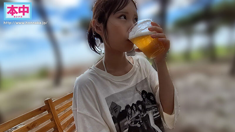 鈴の家りん(铃之家铃)作品HMN-642发布！像妹妹般的女同事邀我到海边，觉得她喜欢我便在帐篷蕉流了…-图片3