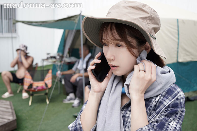 小島みなみ(小岛南)作品JUR-254发布！娇羞小只马人妻强制参加社区露营-图片2