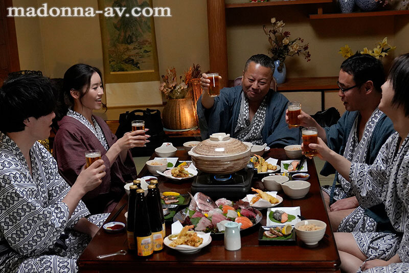 宮下華奈(宫下华奈)作品JUR-464发布！害羞人妻社员被强迫参加员工温泉旅行……-图片2