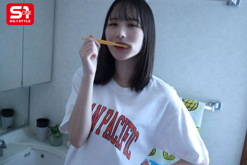 村上悠華(村上悠华)作品SONE-670发布！美波女友被狂社团的人睡走，袒露大白兔…还开心比剪刀手！-图片2