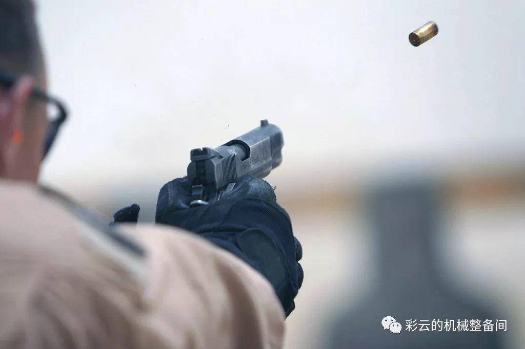 不喜欢M9！美国海军陆战队装备的现代版M1911手枪