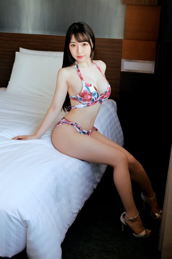 LUXU-1519：瀬川梨花 25岁，美容诊所接待员 ラグジュTV 1521