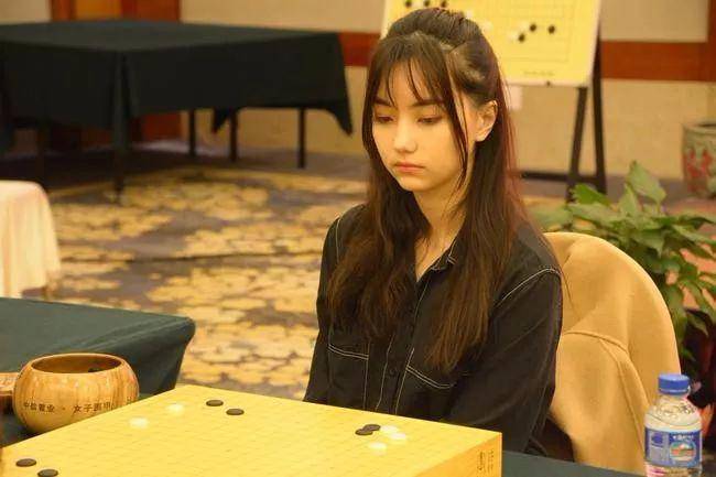 美女棋手黑嘉嘉 ―― 千年仅一人