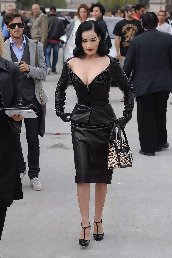 Dita Von Teese：47岁的她，是世界上所有成年男性最魂牵梦绕的女人