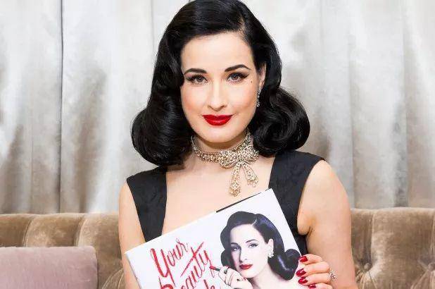 Dita Von Teese：47岁的她，是世界上所有成年男性最魂牵梦绕的女人