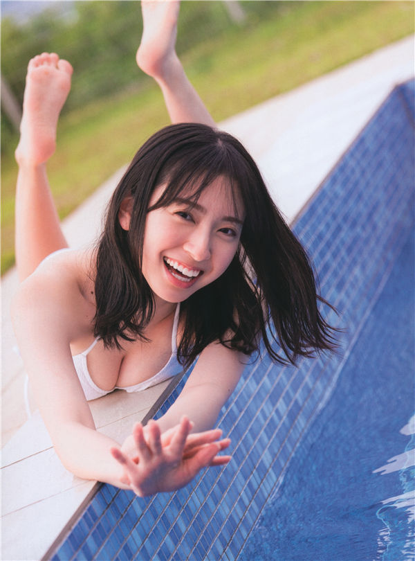 Kanemura-Miku-1st-Photobook-Page-149.jpg