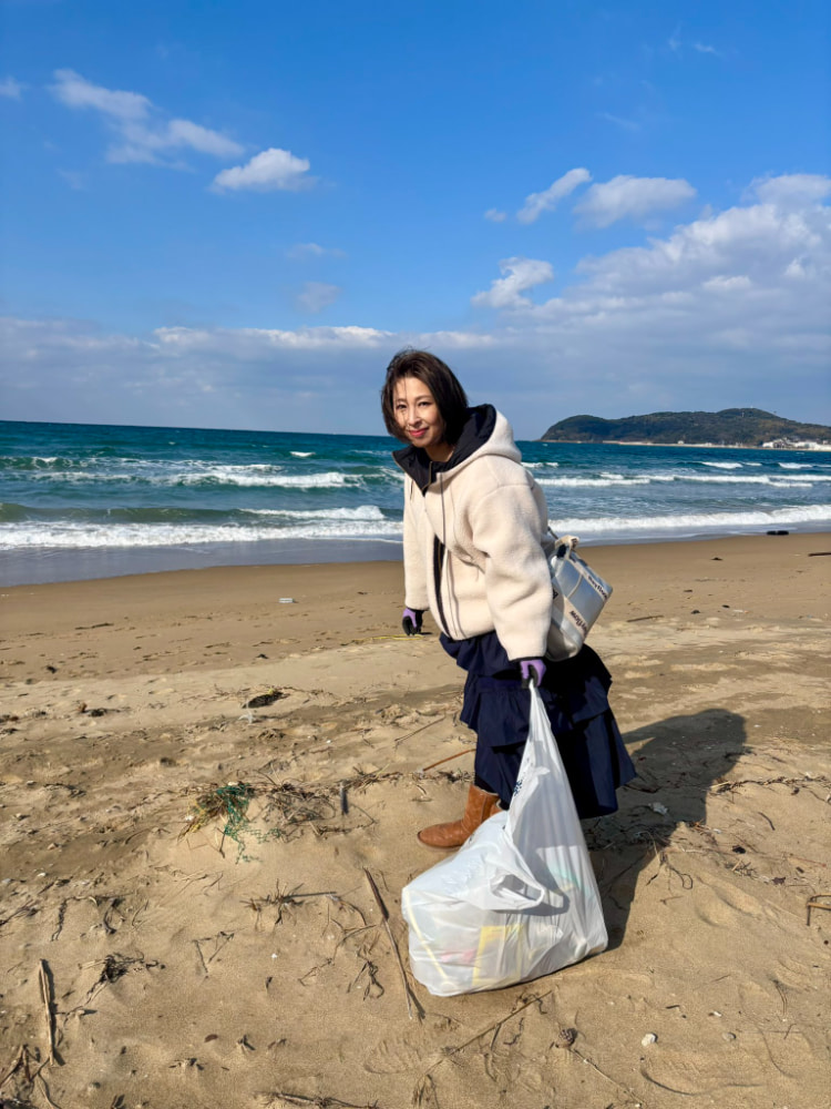 佐田茉莉子.jpg
