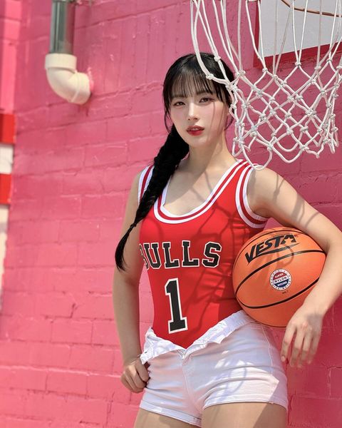 撕漫美女《河智苑하지원》啦啦队最闪耀的美颜！史上最年轻入队女子其一！