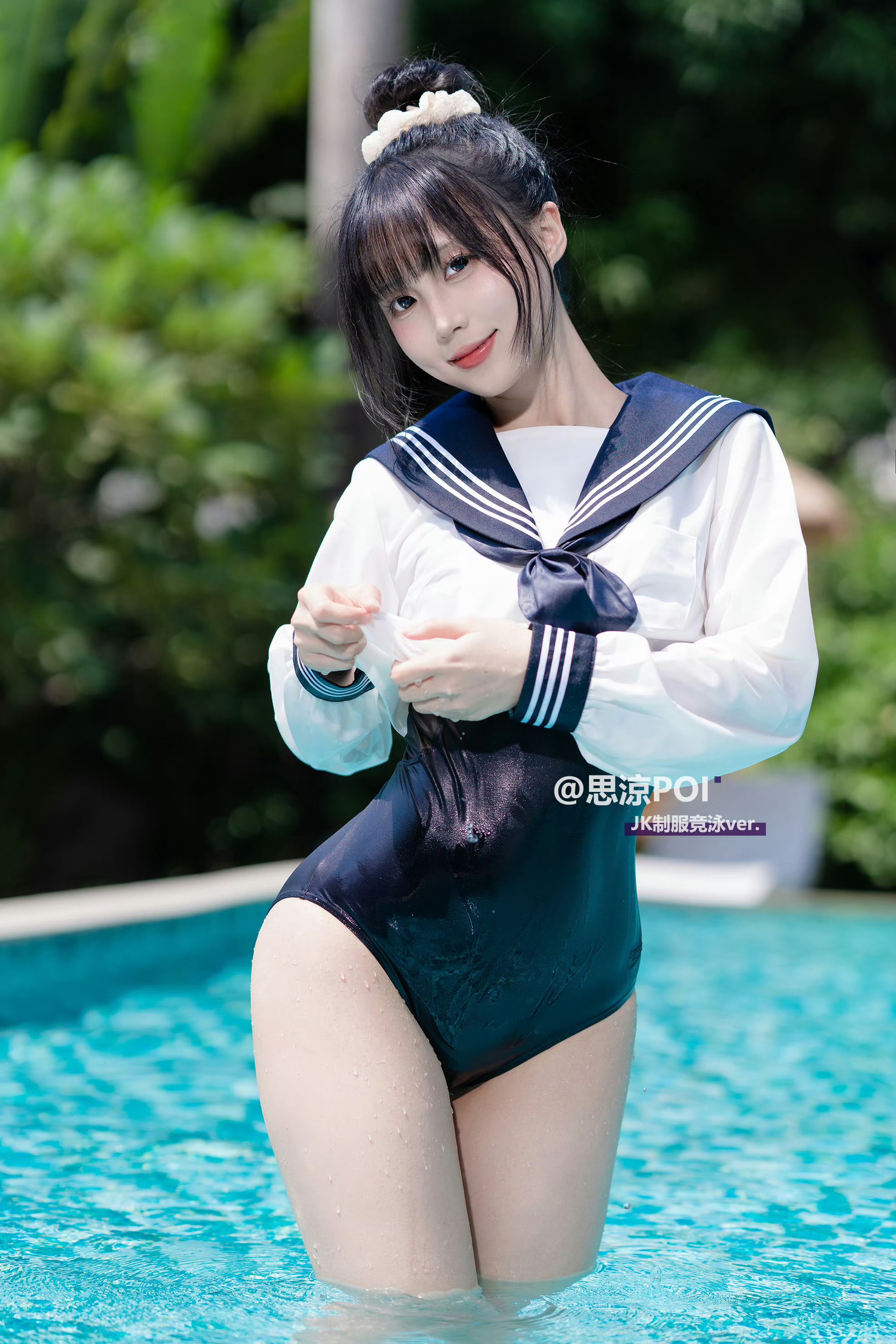 视线忍不住被「集中」！Coser《思凉poi》清纯大眼＋性感身材超吸睛！