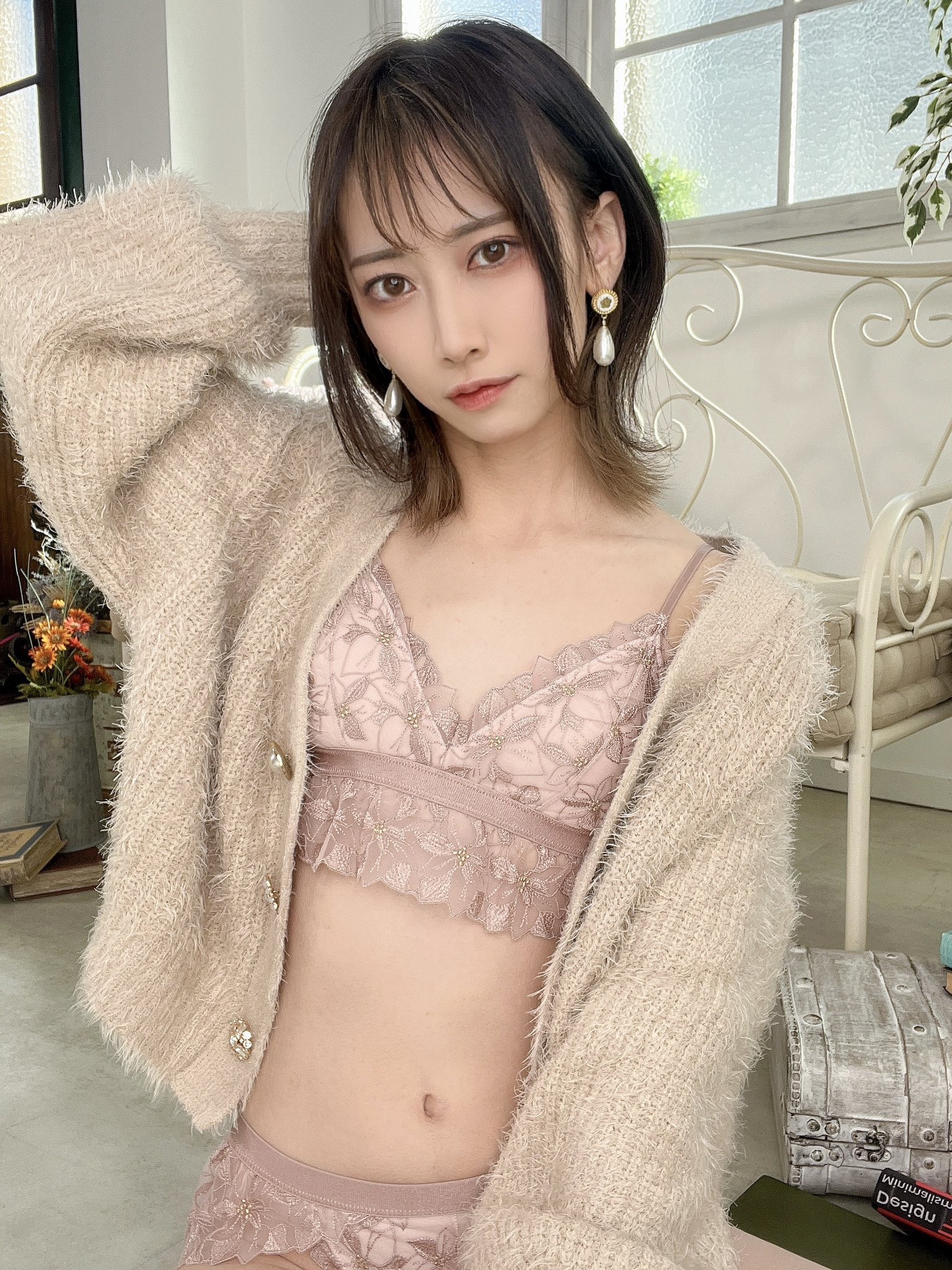苗条美女《りまっくま》竟然还是酒吧板娘？超绝腰身简直就是精灵！