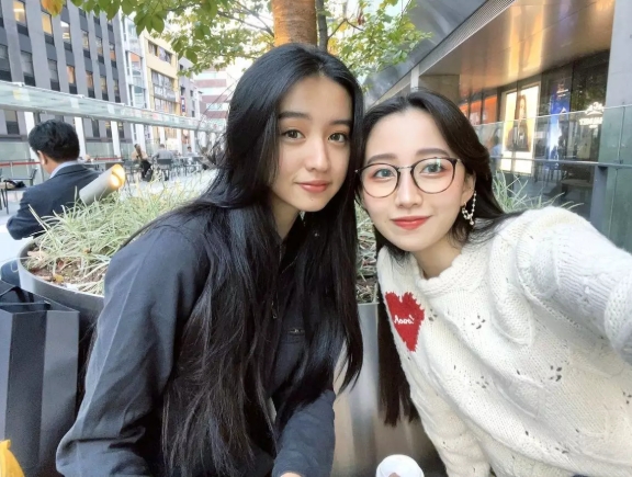 简单一个神情《木村光希还原木村拓哉》经典表情！网友笑回：果然是亲生的！