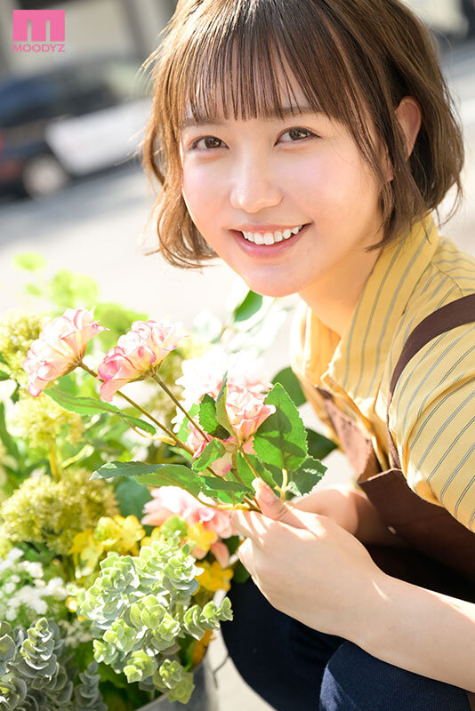 2025《8月新人AV女优完整版》,可以当偶像女团C位的美少女出道!