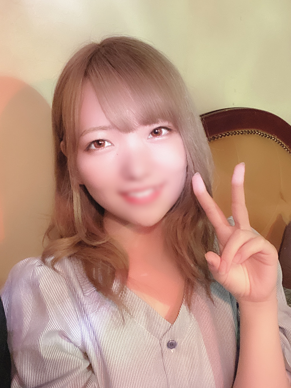 超可爱 “地下偶像” 19 岁