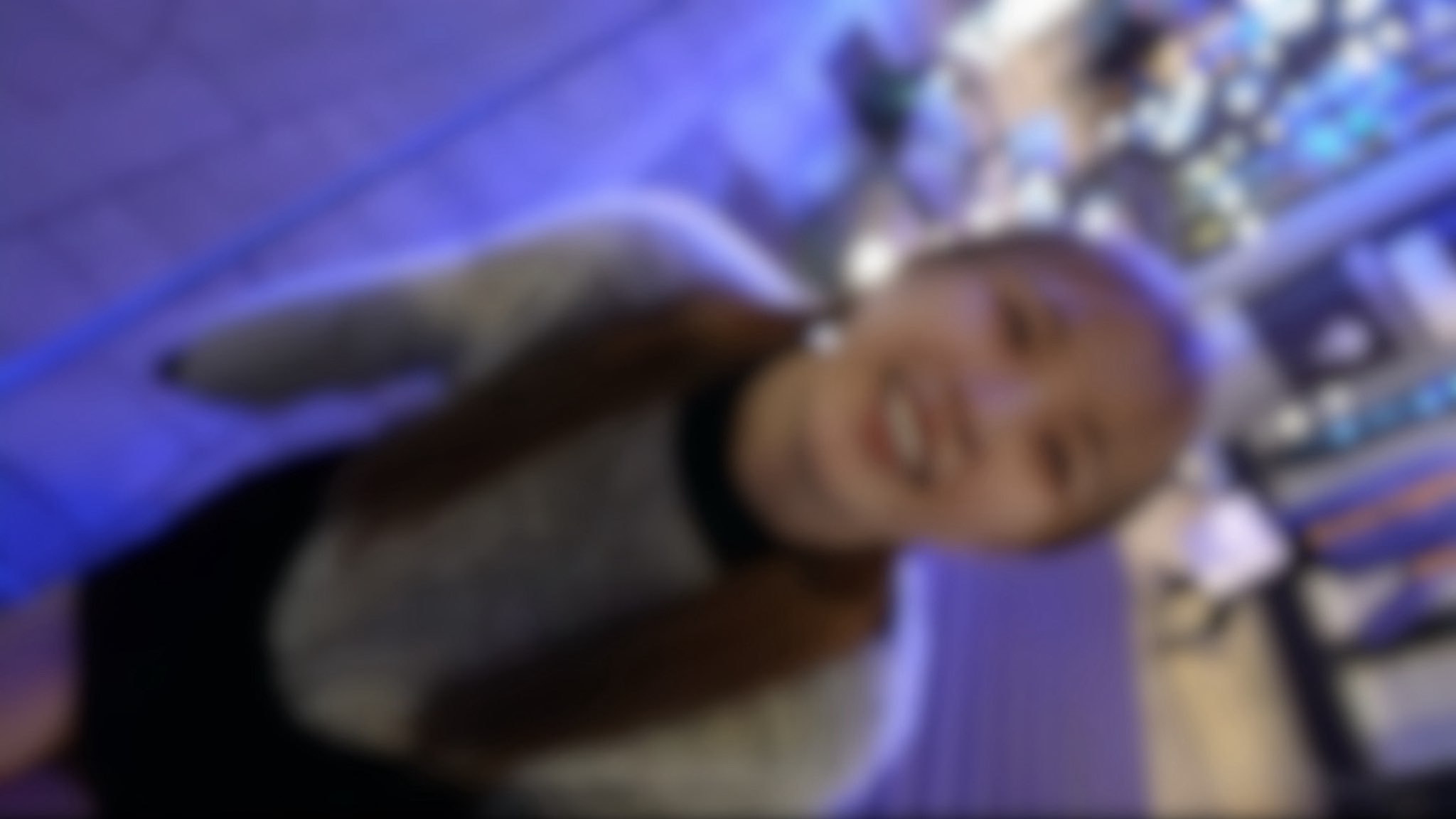 【无】在小酒馆里的F杯素人。