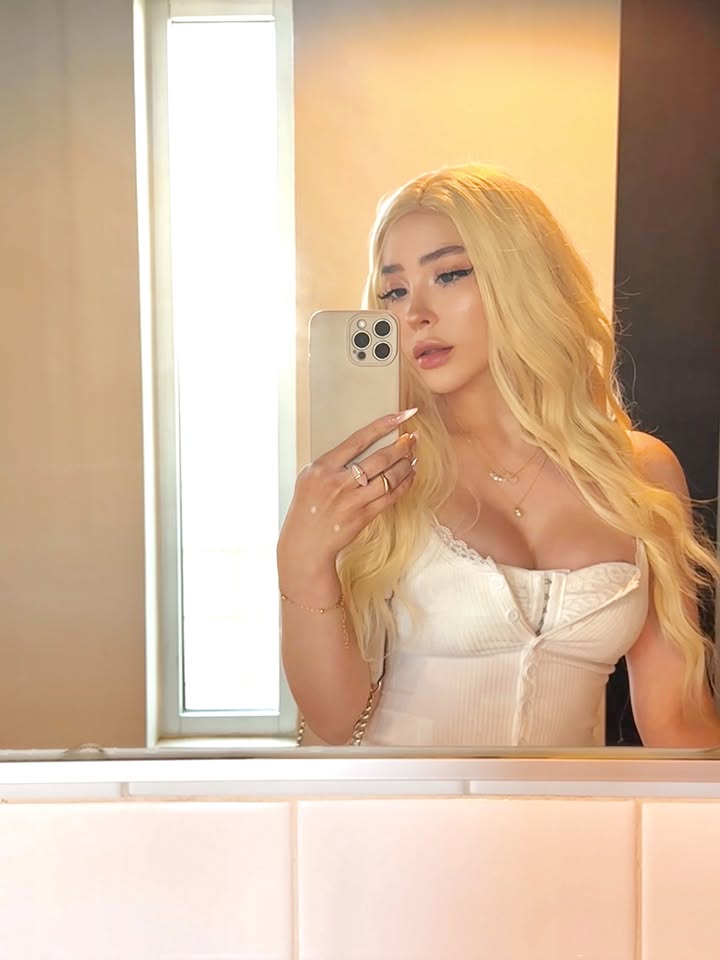 【上车】400万TikTok网红《Hannapunzell》雪白辣体全解禁!