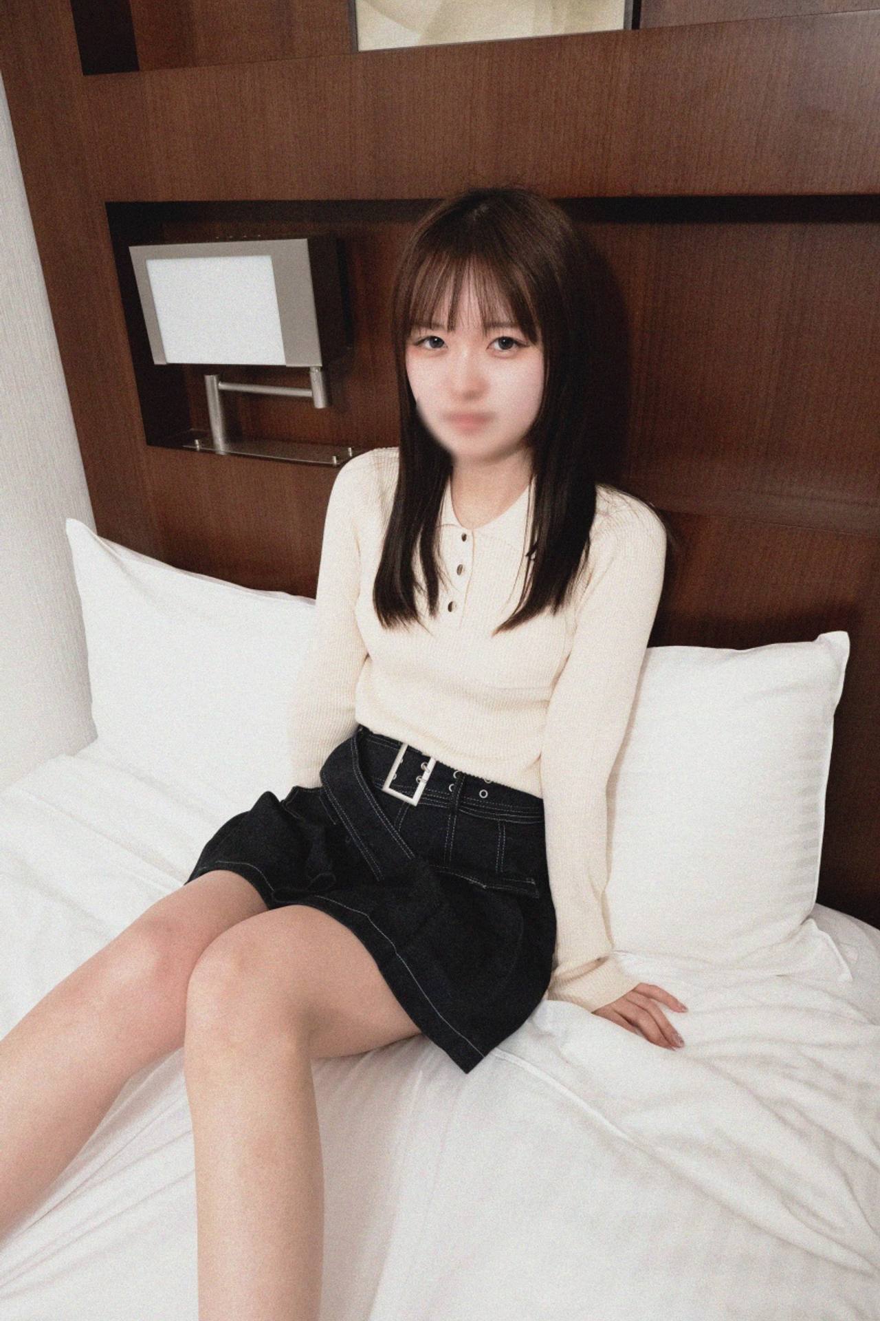 【素人】刚毕业就下海!清秀嫩妹穿「黑丝内衣」上阵!