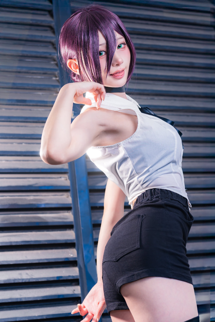 Coser真实还原《沉默之丘f》深水雏子！随手拿武器给人最强女高中生氛围！