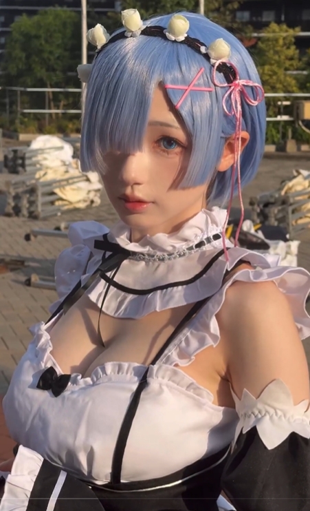 Coser真实还原《沉默之丘f》深水雏子！随手拿武器给人最强女高中生氛围！