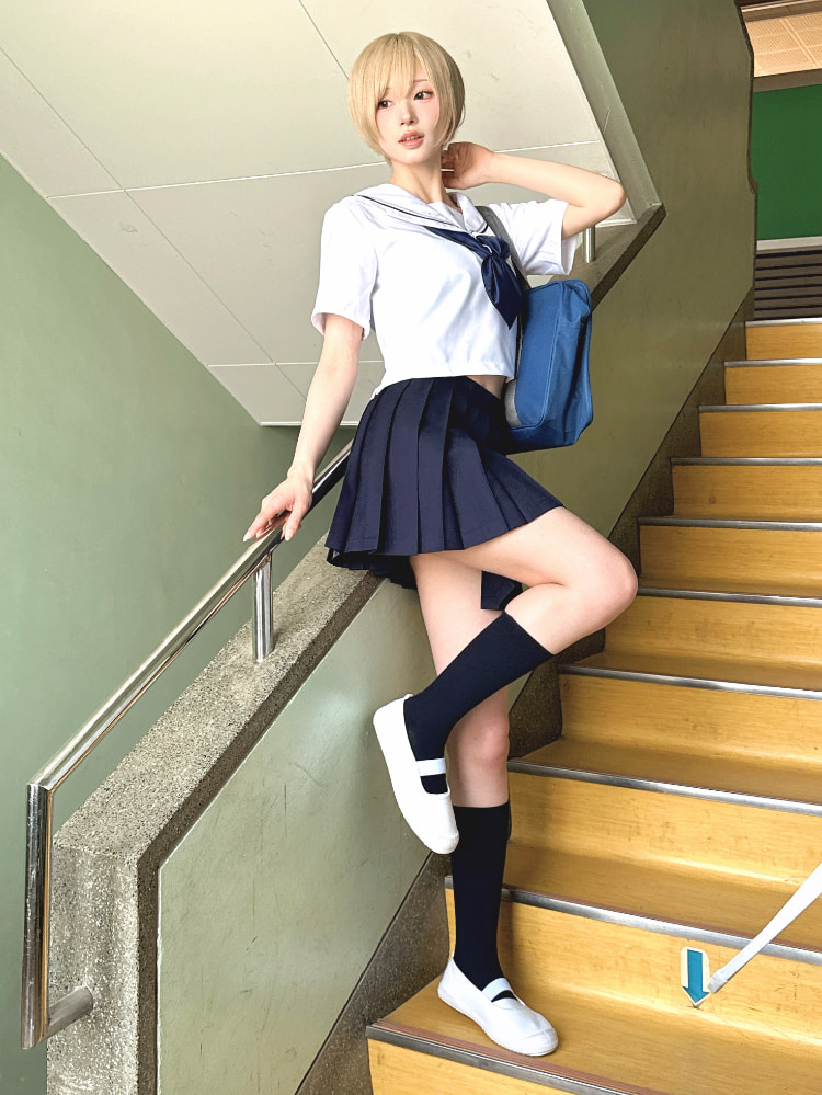 Coser真实还原《沉默之丘f》深水雏子！随手拿武器给人最强女高中生氛围！