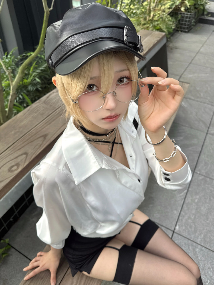 Coser真实还原《沉默之丘f》深水雏子！随手拿武器给人最强女高中生氛围！