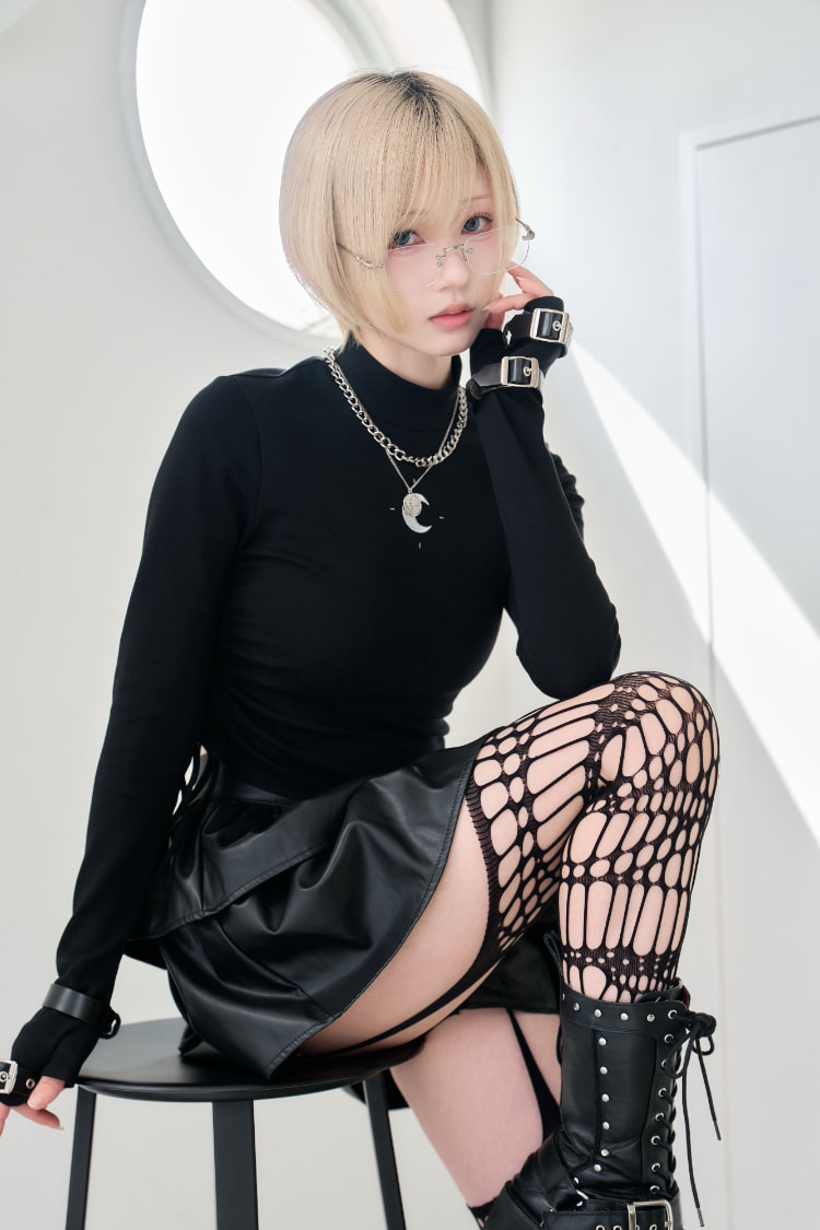 Coser真实还原《沉默之丘f》深水雏子！随手拿武器给人最强女高中生氛围！