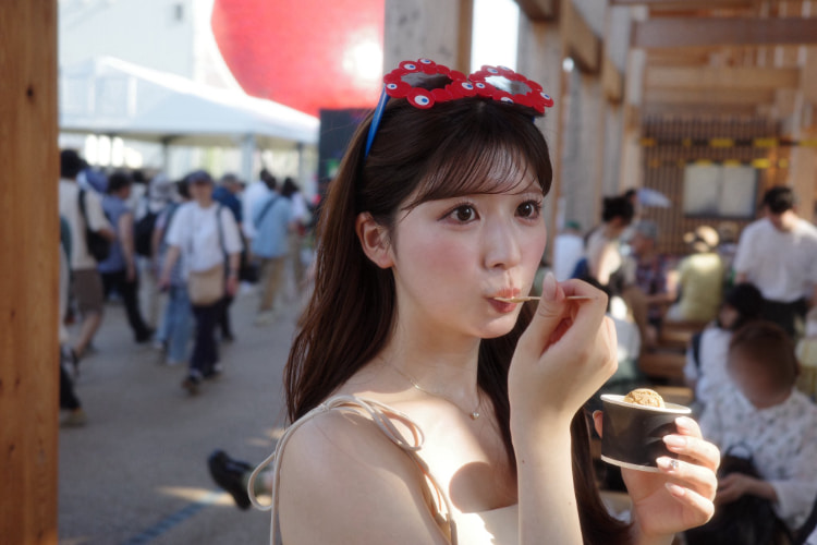 网友忍不住反覆看！爆红女主播《小林李衣奈》看到烟火反应呆萌超可爱！