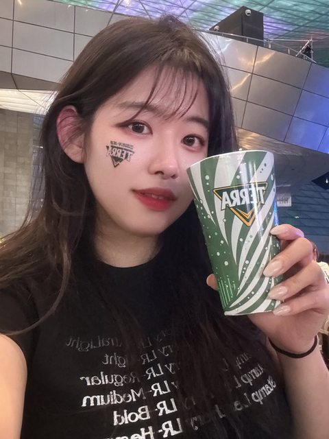 神秘韩国美女《혜린1997_0827》有明星脸！还有着超澎湃好胸！