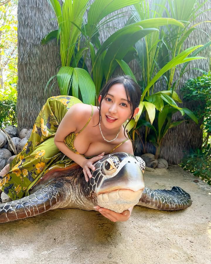 御姊感十足！冲绳美女《高岭ひとみ》翘臀巨乳「欲感」带有夏季热情！