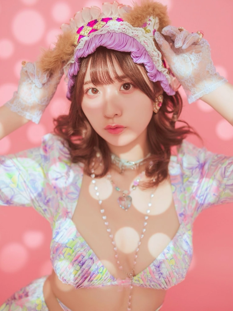 《髙峰じゅり》肉感童颜又带点美艷成熟！巨乳奶香的纯欲风格！