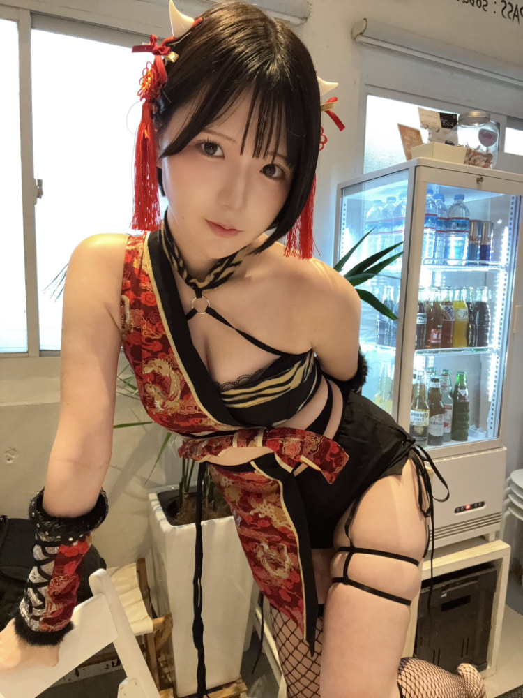 女大生《けとる》因兴趣而做写真模特！大方展现香嫩蜜桃！