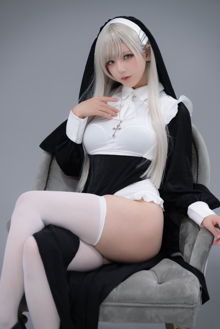 女大生《けとる》因兴趣而做写真模特！大方展现香嫩蜜桃！