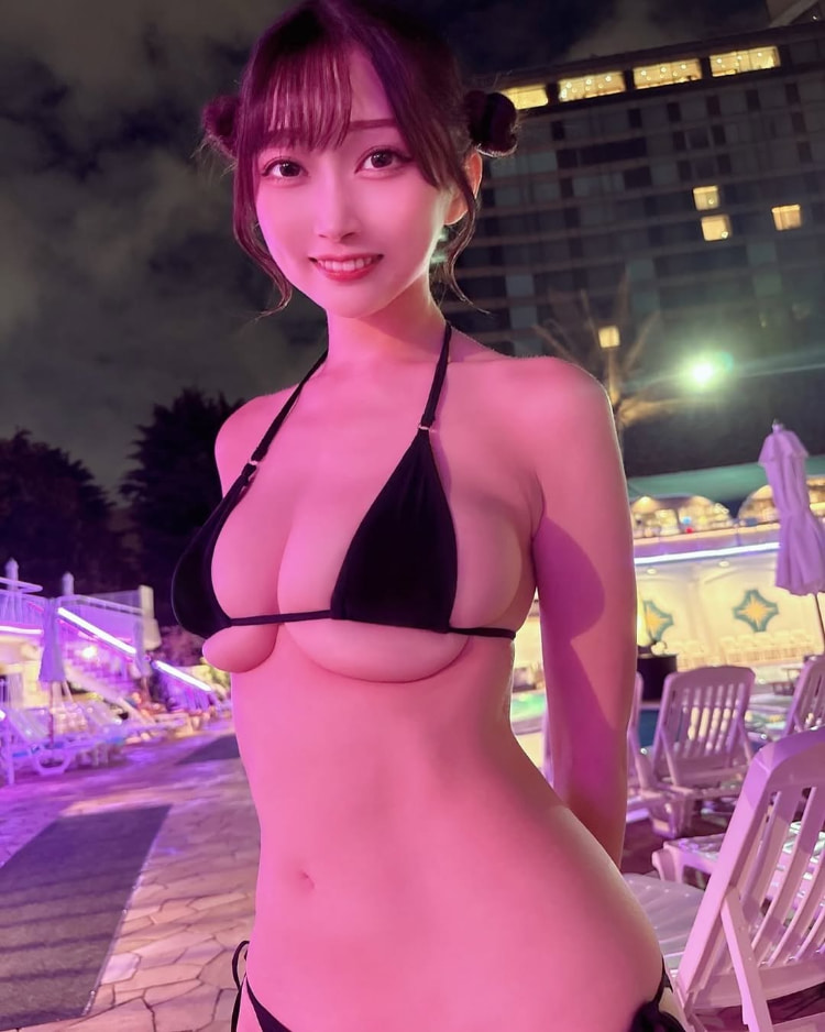 太「凶萌」！甜美偶像《Benjamin パクチー》清凉「Ｊ爆乳」逛街引起争议！