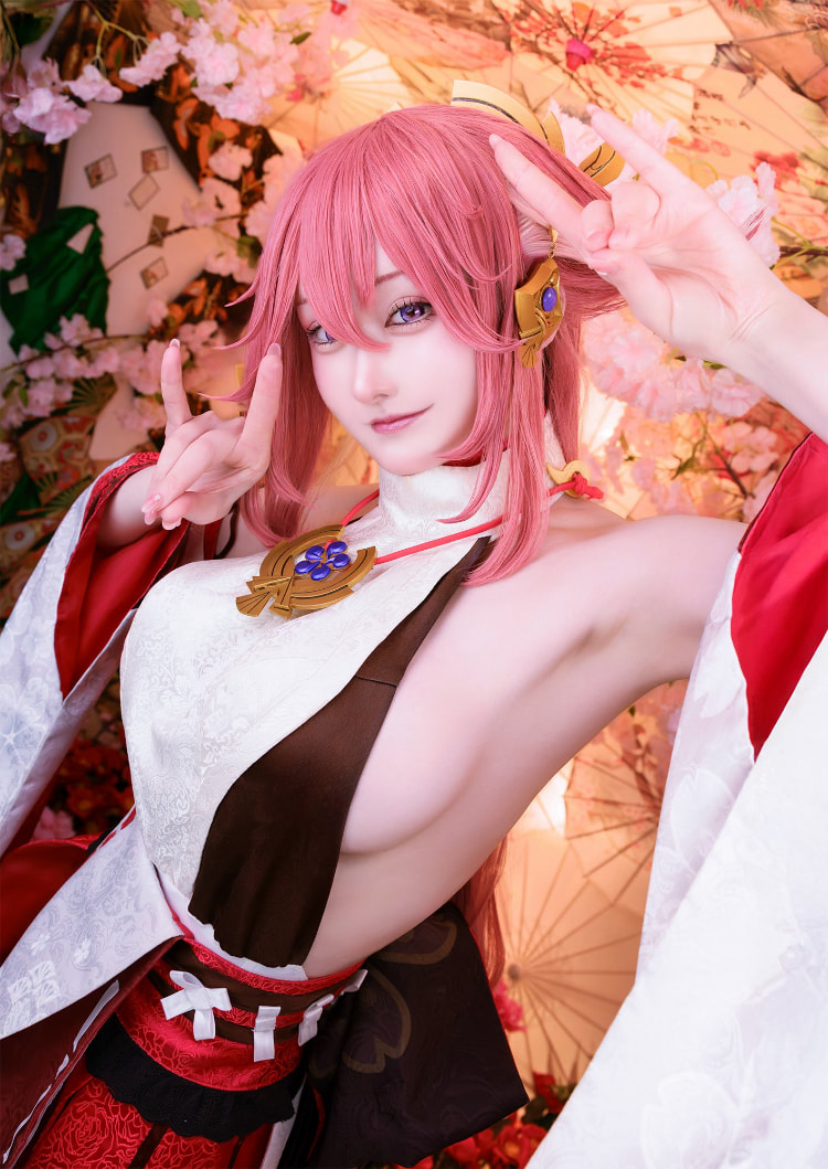 《开拓动漫祭》反差同框「小孤独对比辣妹圣女」，孤独下棋另外一个注目焦点！