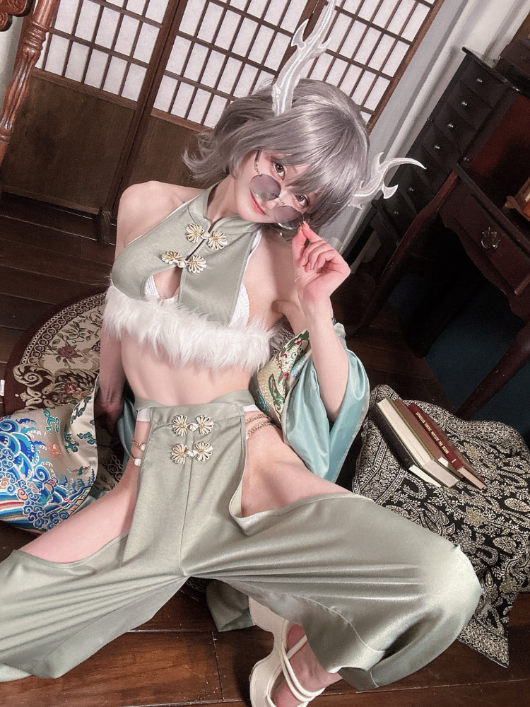 《开拓动漫祭》反差同框「小孤独对比辣妹圣女」，孤独下棋另外一个注目焦点！