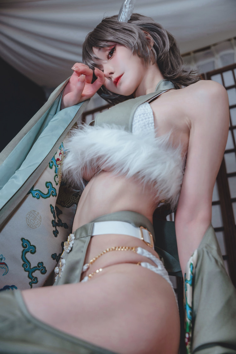 《开拓动漫祭》反差同框「小孤独对比辣妹圣女」，孤独下棋另外一个注目焦点！