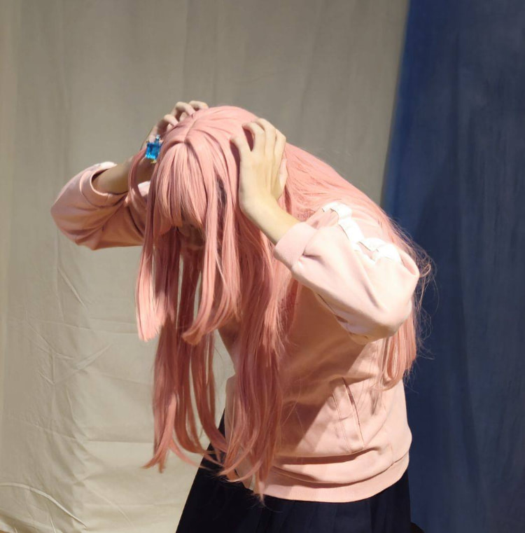 《开拓动漫祭》反差同框「小孤独对比辣妹圣女」，孤独下棋另外一个注目焦点！